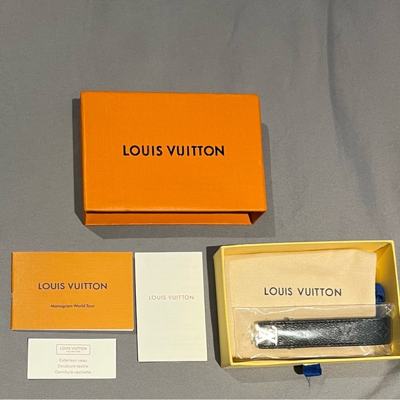 This stylish bracelet is a greatt gift at a great price. - Picture 2 of 3